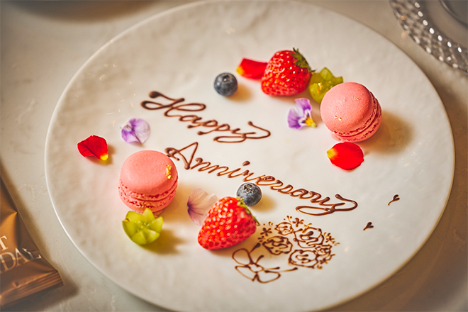 お誕生日や記念日など大切なひとときに彩りを添えるアニバーサリーアイテム　イメージ画像