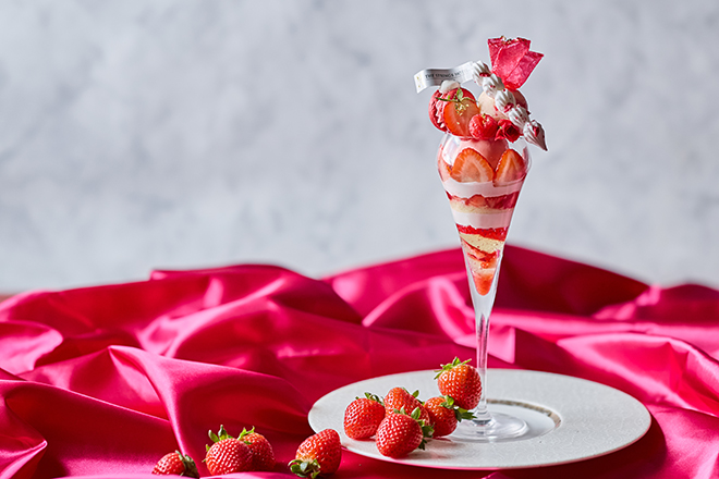 期間限定先行販売【贅沢いちご尽くし】大人のご褒美クリスマスパフェ～Strawberry Shortcake～　イメージ画像