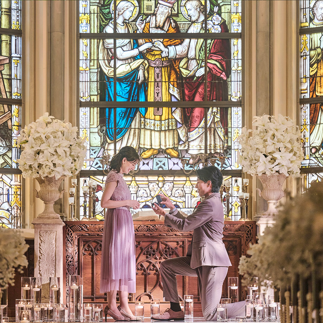 まるで世界にふたりきり。チャペル貸切プロポーズ　イメージ画像