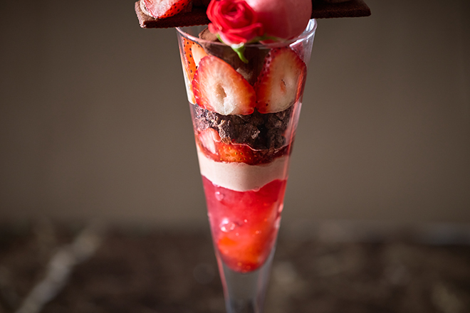 【ホテル開業10周年記念】大人のご褒美パフェ～Strawberry＆Chocolate～　イメージ画像