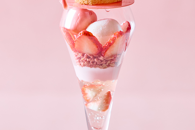 【ホテル開業10周年記念】大人のご褒美パフェ～Strawberry Blossom～　イメージ画像