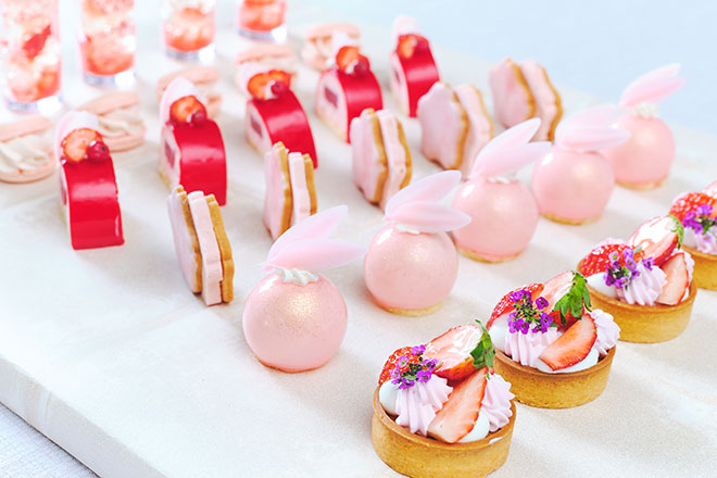 【ホテル開業10周年記念】グラマシーアフタヌーンティー ～いちごと桜のマリアージュ～　イメージ画像