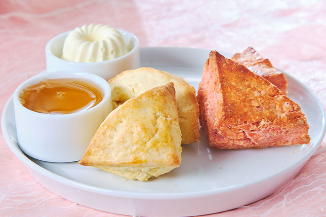 【ホテル開業10周年記念】桜色のストロベリーアフタヌーンティー　イメージ画像