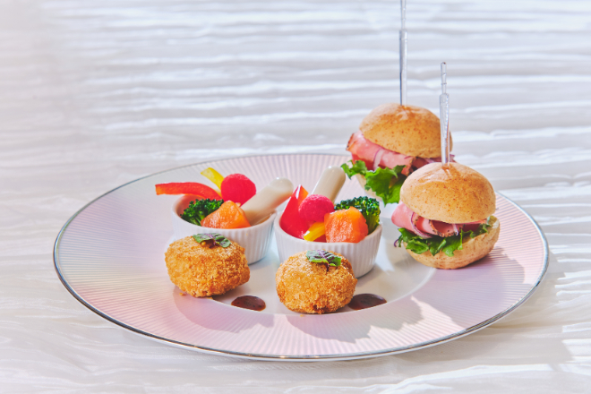 【ホテル開業10周年記念】グラマシーアフタヌーンティー ～いちごと抹茶のハーモニー～　イメージ画像