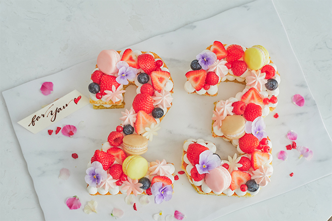 【アニバーサリープラン】お花やケーキなど、プレゼントにぴったりなギフト付き鉄板焼　イメージ画像