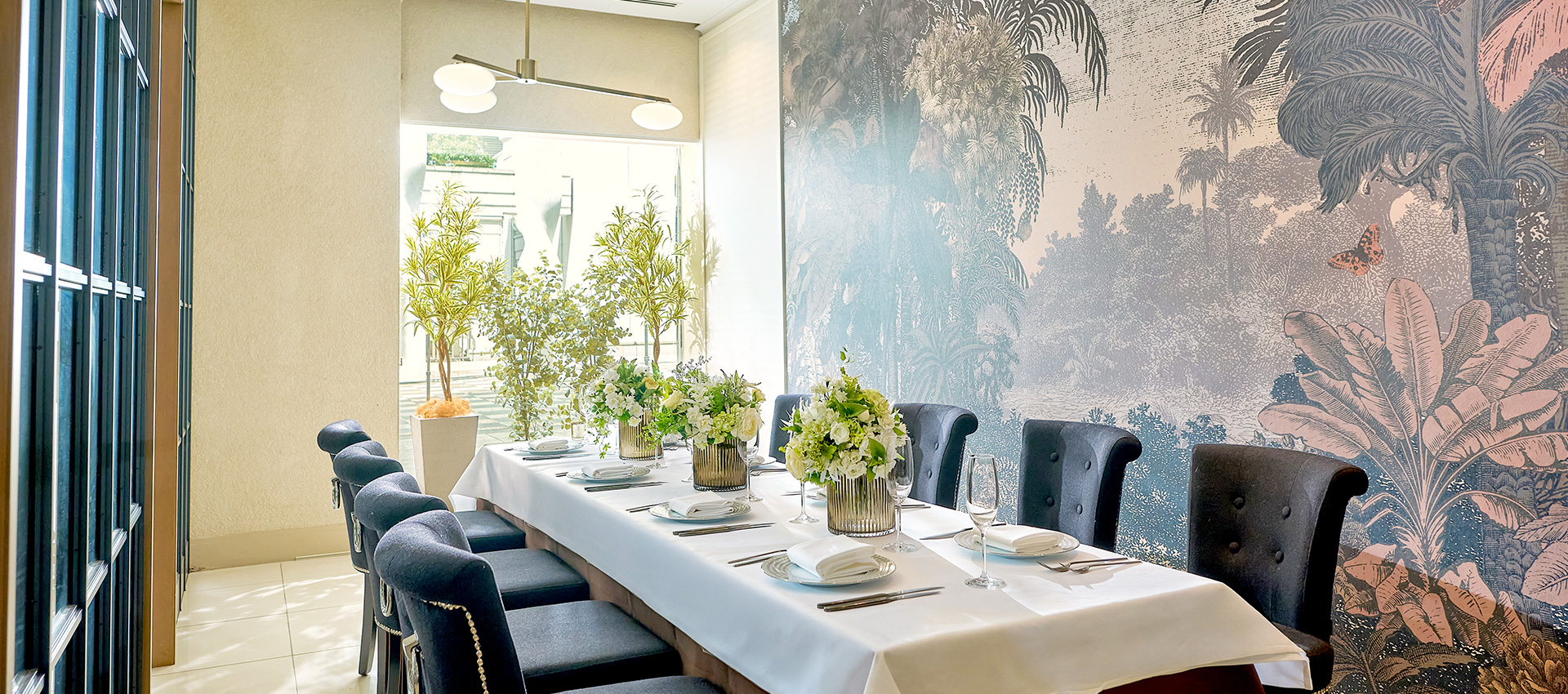 カフェ＆ダイニング ゼルコヴァ